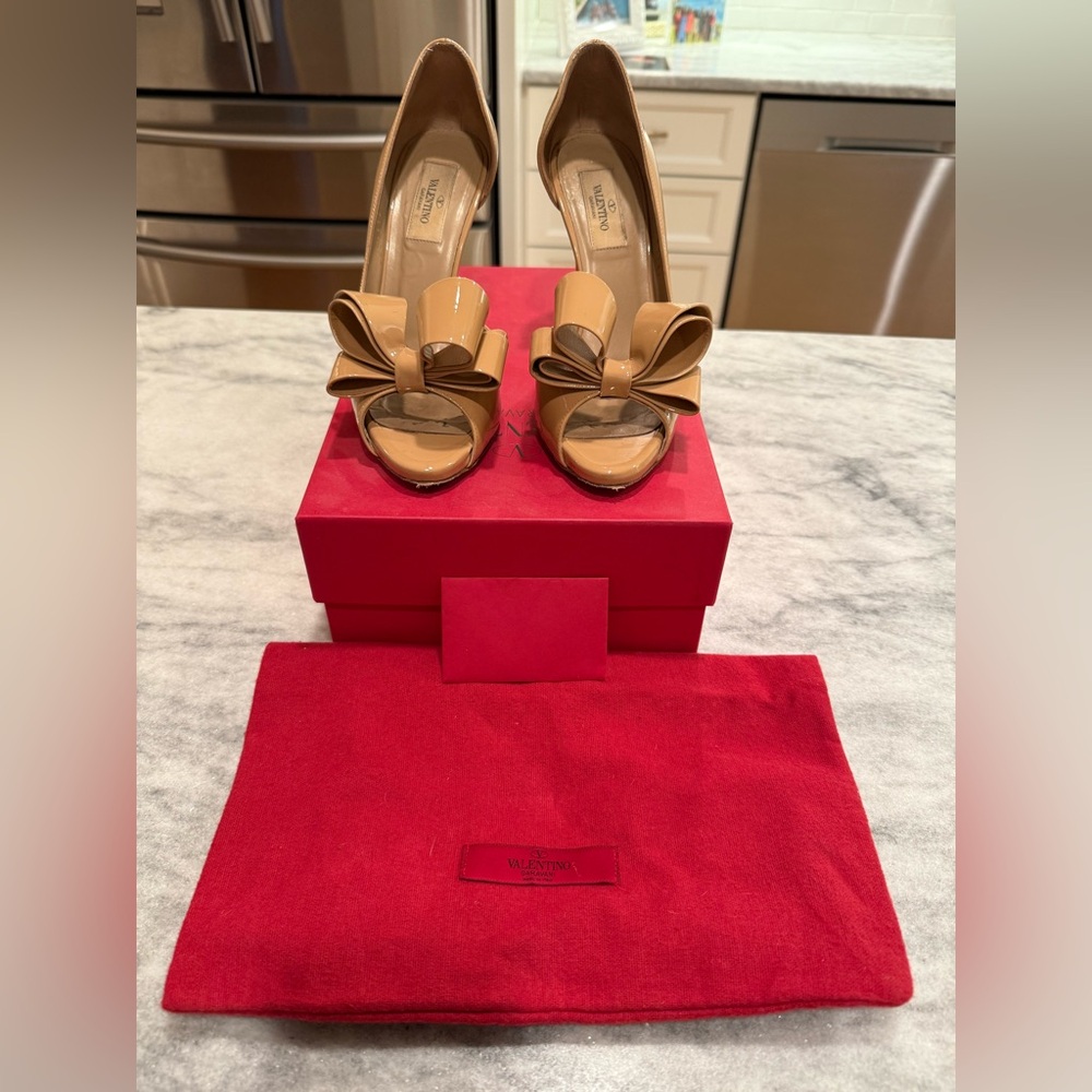 Valentino Women's Tan Bow Heels